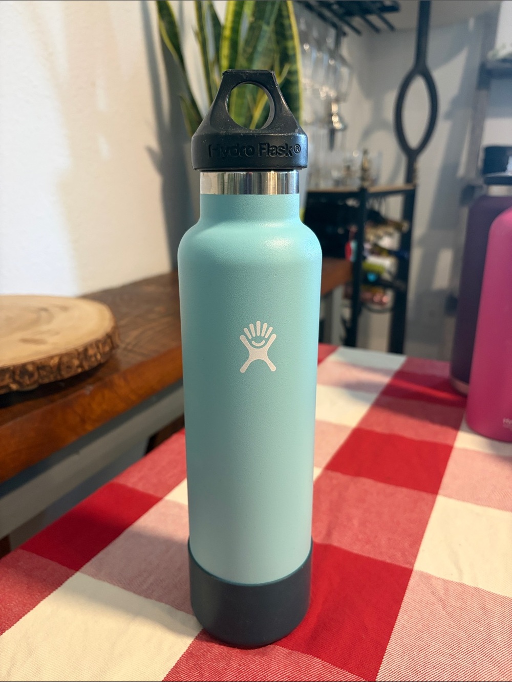 Hydro Flask 24oz Insulated standard mouth stainless steel water bottle with boot